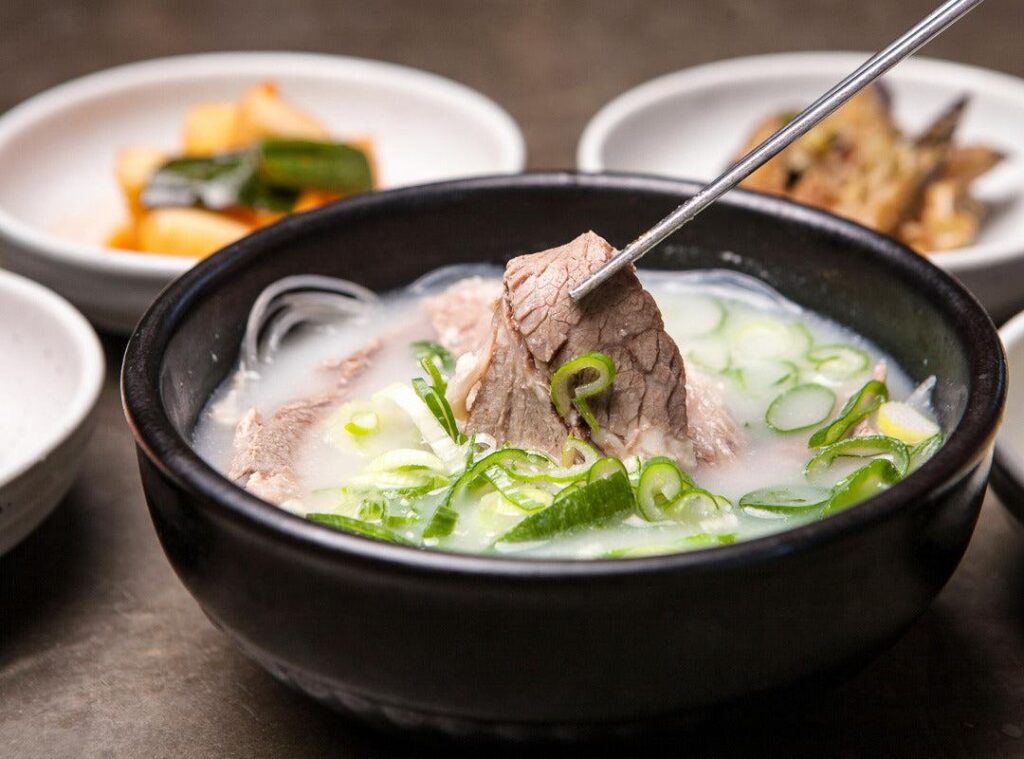 Seolleongtang Korean ox bone soup